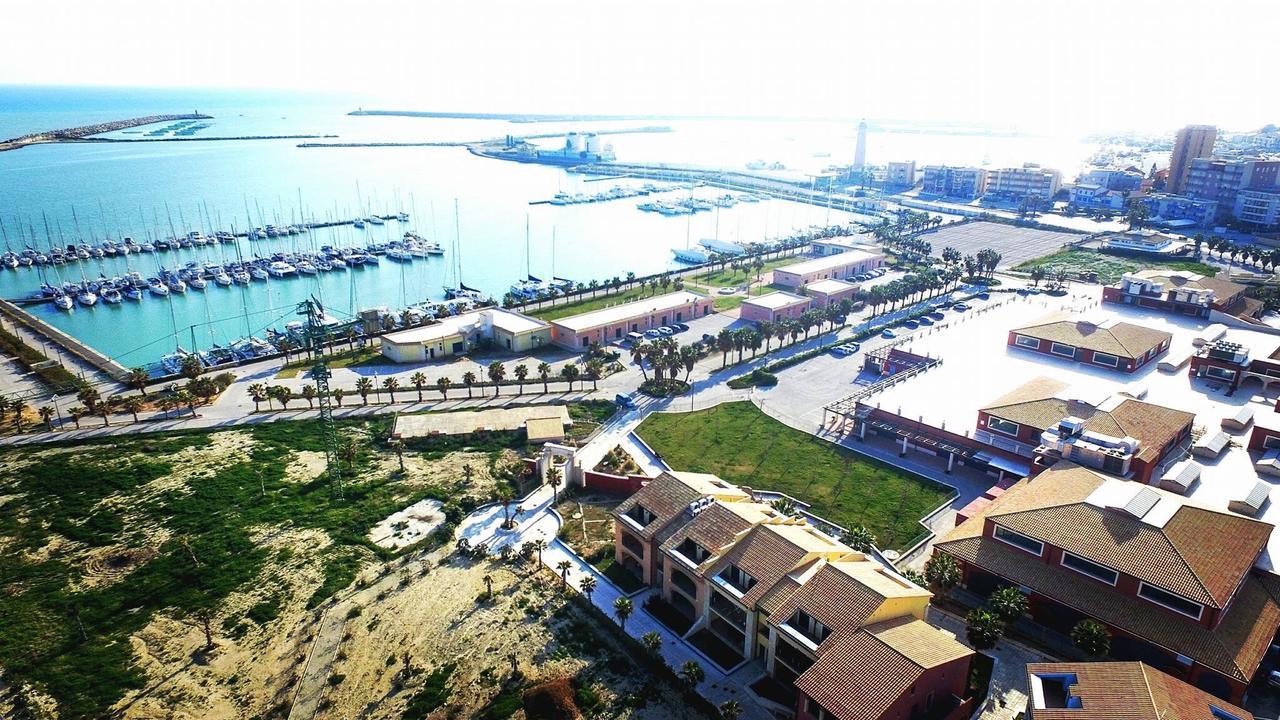 Marina Di Cala Del Sole Hotel Ликата Екстериор снимка